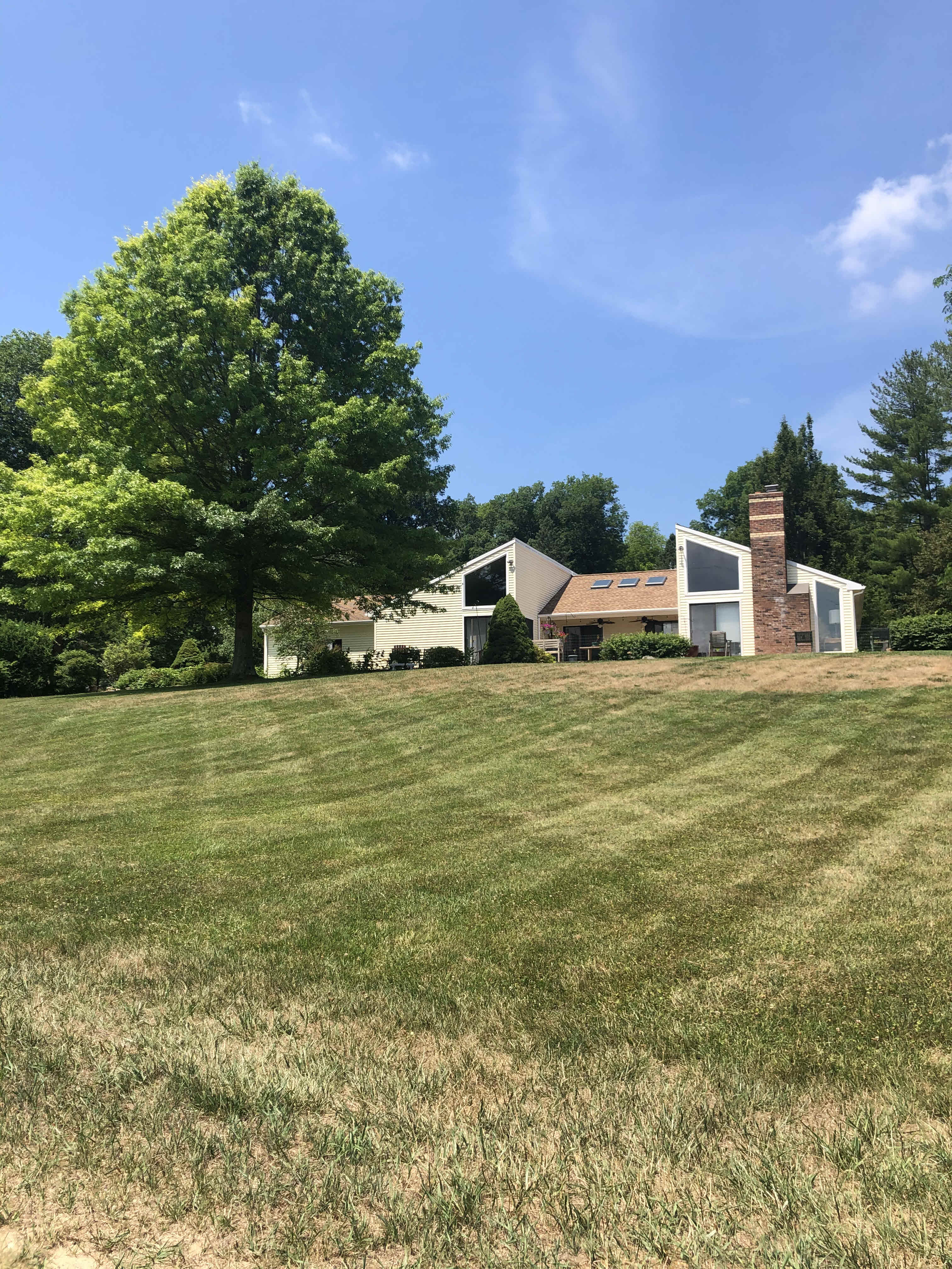 Building photograph for 8 BELL DRIVE